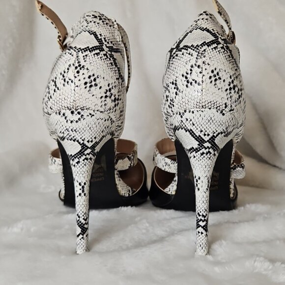 JG Black Patent & Snakeskin T-Strap Heels - Size 7.5 Pointed Toe Stilettos - Picture 4 of 8